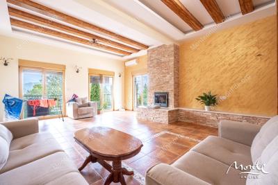 prostornyj-dom-s-potryasayushhim-panoramnym-vidom-v-dzhenovichi_10