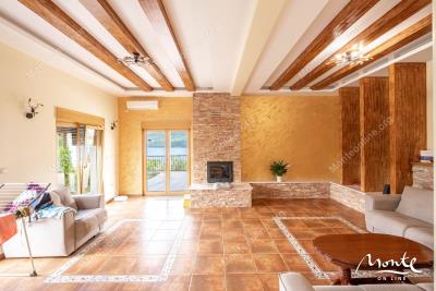 prostornyj-dom-s-potryasayushhim-panoramnym-vidom-v-dzhenovichi_15