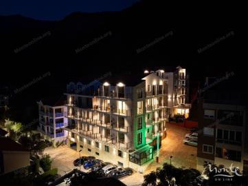 novye-kvartiry-v-sovremennom-zhilom-komplekse-s-bassejnom-v-budve_05