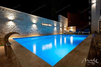 novye-kvartiry-v-sovremennom-zhilom-komplekse-s-bassejnom-v-budve_09