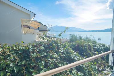 kvartira-s-2-spalnyami-v-20-metrah-ot-morya-s-panoramnym-vidom-dzhenovichi_01