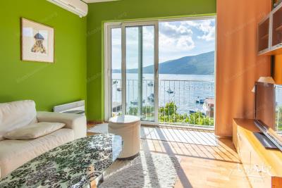 kvartira-s-2-spalnyami-v-20-metrah-ot-morya-s-panoramnym-vidom-dzhenovichi_03