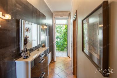 kvartira-s-2-spalnyami-v-20-metrah-ot-morya-s-panoramnym-vidom-dzhenovichi_16