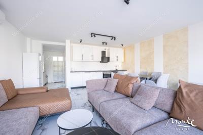 sovremennye-taunhausy-u-morya-na-poluostrove-lushticza_07