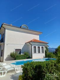 roskoshnaya-villa-s-bassejnom-v-radovichah-lushticza_01