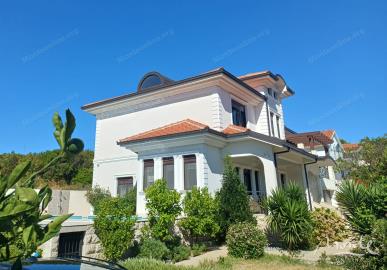 roskoshnaya-villa-s-bassejnom-v-radovichah-lushticza_03