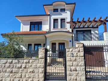 roskoshnaya-villa-s-bassejnom-v-radovichah-lushticza_05