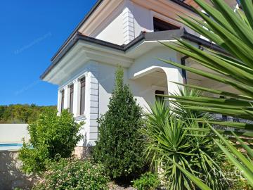 roskoshnaya-villa-s-bassejnom-v-radovichah-lushticza_08