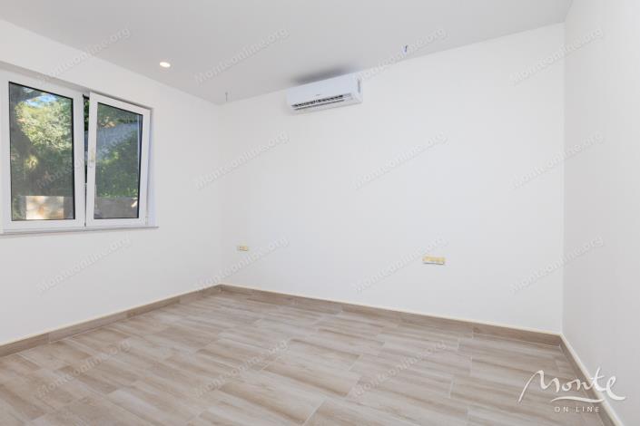 Image No.16-4 Bed House for sale