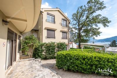 prostornyj-apartament-s-3-spalnyami-i-privatnym-sadom-v-orahovcze_01