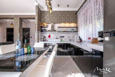 prostornyj-apartament-s-3-spalnyami-i-privatnym-sadom-v-orahovcze_14