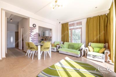 dvuhetazhnyj-apartament-dupleks-s-prostornymi-terrasami-v-p-orahovacz_04