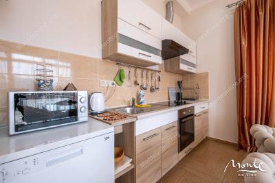 uyutnaya-rezidencziya-s-sobstvennym-sadom-i-vidom-na-more-v-orahovcze_08