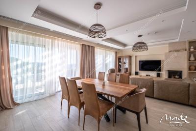 elegantnaya-villa-s-bassejnom-i-potryasayushhim-vidom-na-tivatskij-zaliv_08