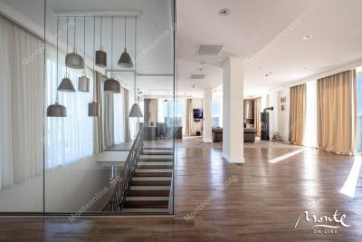 elegantnaya-villa-s-bassejnom-i-potryasayushhim-vidom-na-tivatskij-zaliv_14