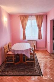 trehetazhnyj-dom-v-zhablyake-s-chastnoj-parkovkoj-i-czentralnym-otopleniem_12