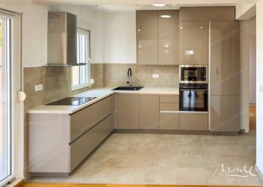 prostornaya-kvartira-s-2-spalnyami-v-tivate-s-panoramnym-vidom-na-more_06