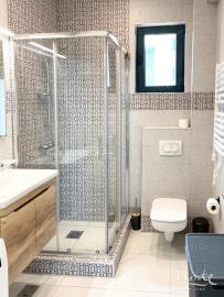 shikarnyj-2-spalnyj-apartament-s-panoramnym-vidom-na-more-v-bechichi_12