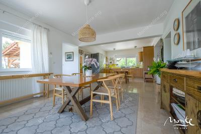 dom-s-panoramnym-vidom-bolshim-uchastkom-i-sadom-nedaleko-ot-budvy_07