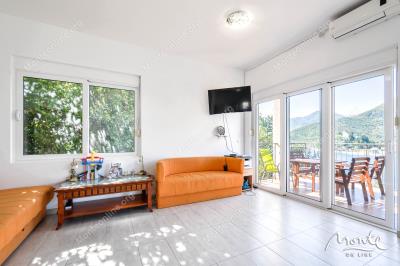 prostornyj-dom-s-bassejnom-i-panoramnym-vidom-na-more-v-tivate-lepetane_07