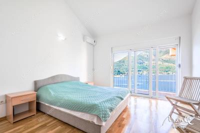 prostornyj-dom-s-bassejnom-i-panoramnym-vidom-na-more-v-tivate-lepetane_12