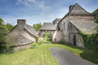 1 - Auzits, Chateaux