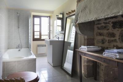 crop_9999_1000_Mas-de-Beauce-Midi-Pyrenees-Fr-Olivers-Travels-10