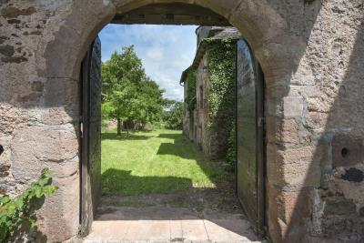 crop_9999_1000_Mas-de-Beauce-Midi-Pyrenees-Fr-Olivers-Travels-11