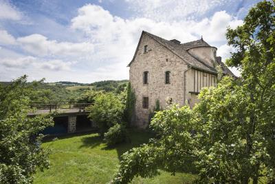 crop_9999_1000_Mas-de-Beauce-Midi-Pyrenees-Fr-Olivers-Travels-12