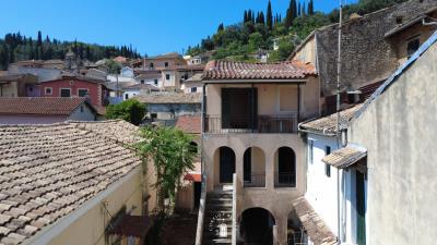 authentic-corfian-setting-sinarades-village