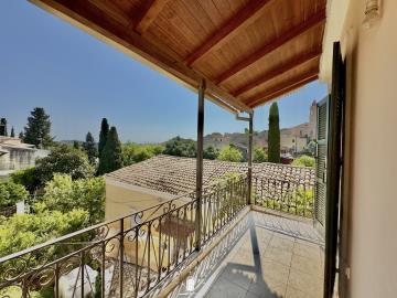 green-surroundings-sinarades-corfu-home