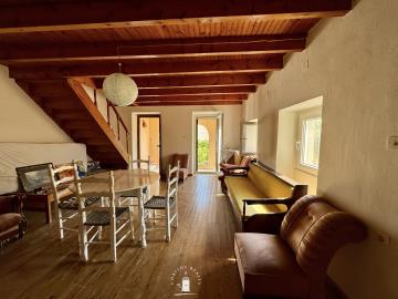 ideal-location-sinarades-close-to-beaches