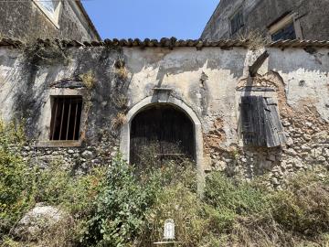ano-korakiana-courtyard-view