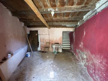 ano-korakiana-house-for-renovation