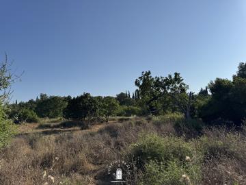 ano-korakiana-land-with-easy-access