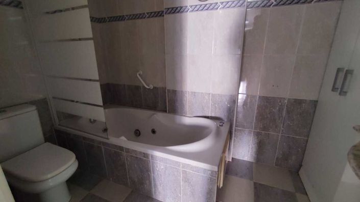 Image No.10-3 Bed Apartment for sale