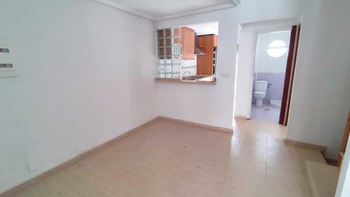 Image No.17-3 Bed House for sale