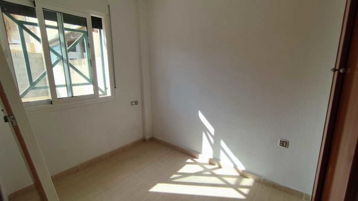 Image No.21-3 Bed House for sale