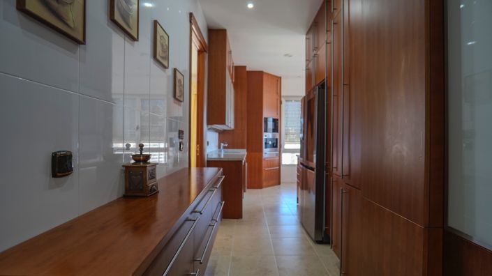 Image No.21-5 Bed Apartment for sale