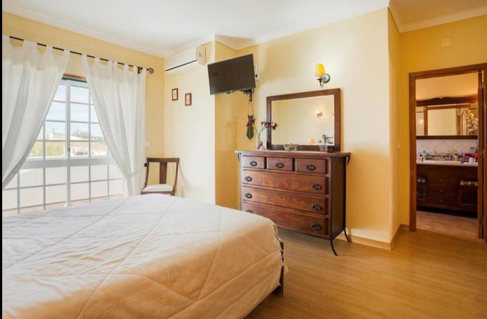 Image No.16-3 Bed Semi-Detached for sale