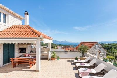 005-3734-30-island-brac-house-in-quiet-area-for-sale