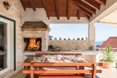 006-3734-30-island-brac-house-in-quiet-area-for-sale