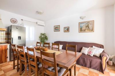 008-3734-30-island-brac-house-in-quiet-area-for-sale