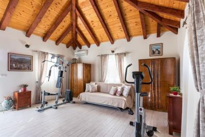 014-3734-30-island-brac-house-in-quiet-area-for-sale