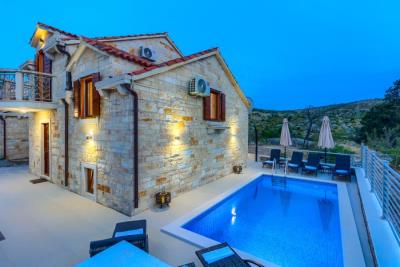 001-5267-30-Brac-stone-house-with-pool-for-sale