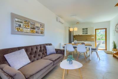 003-5267-30-Brac-stone-house-with-pool-for-sale