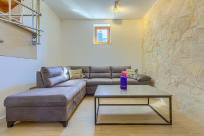 005-5267-30-Brac-stone-house-with-pool-for-sale