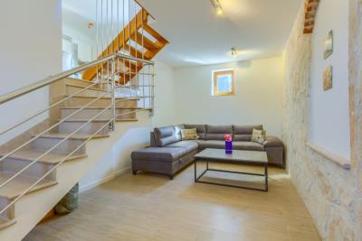 006-5267-30-Brac-stone-house-with-pool-for-sale