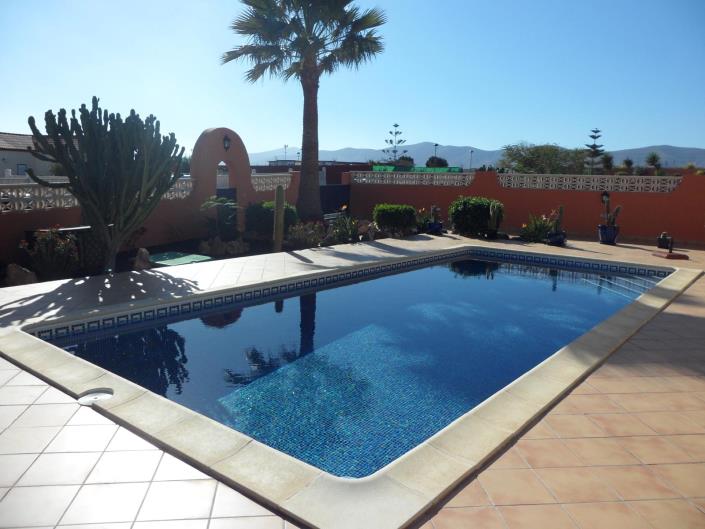 Image No.5-Villa / Détaché de 4 chambres à vendre à Triquivijate