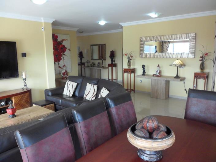 Image No.14-Villa / Détaché de 4 chambres à vendre à Triquivijate